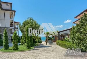 Тристаен апартамент на първа линия море в комплекс Робинзон Бийч, к.к. Елените