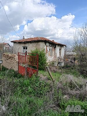 Ъглов парцел с партиди за ток и вода в с. Християново