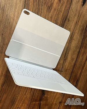 Продавам НОВА Magic Keyboard за Apple Ipad 13 AIR (M4)