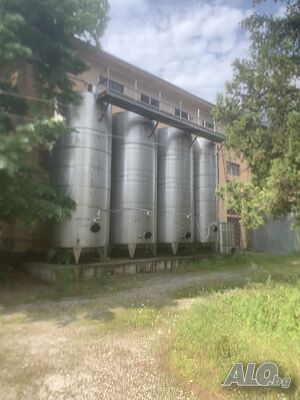 Продава се винарска изба с 880 дка лозови масиви