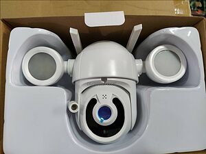 Въртяща се WiFi безжична IP камера 3MP FULL-HD с мощни LED прожектори
