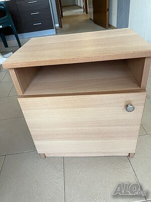 Продавам нощни шкафчета