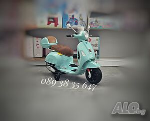 ТОП ЦЕНА! НОВО! Детски акумулаторен мотор Vespa GTS Super с 12V батерия, кожена седалка