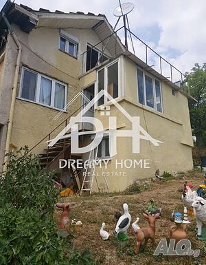 Продава се самостоятелна къща