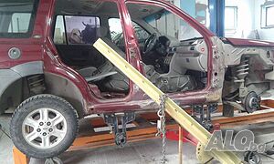 Продавам стенд-дозер за катастрофирали автомобили
