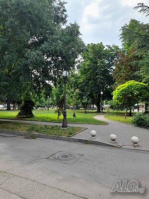 Тухлен апартамент с партерен гараж до градината на баня Пиперка