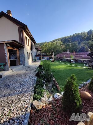 Двуетажна къща - село Мраченик