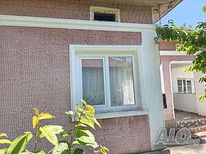 Едноетажна къща, в Центъра, двор 550 кв