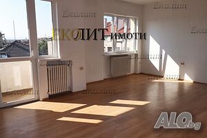 Офис в административна сграда - под наем в Центъра Офис 32 кв.м Междинен етаж | Магазини, Офиси, Кабинети, Салони | Център София