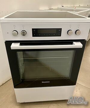 готварска печка с керамични котлони Blomberg HKT8236P XXL PyroClean oven