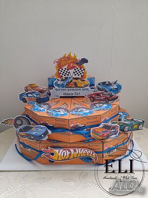 Картонена торта с Hot wheels