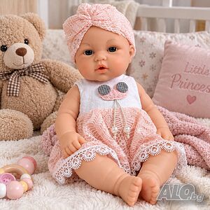 Говореща кукла бебе Baby Babble с реалистичен дизайн, розова дантелена рокличка и шапчица