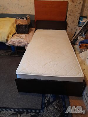 Легло цвят венге с матрак с дълж. 1.90м/шир.90см..