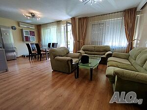 Апартамент с три спални и гараж