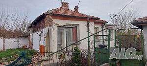 Бургас, кв. Мина Черно Море - къща за ремонт, с двор 360 м2