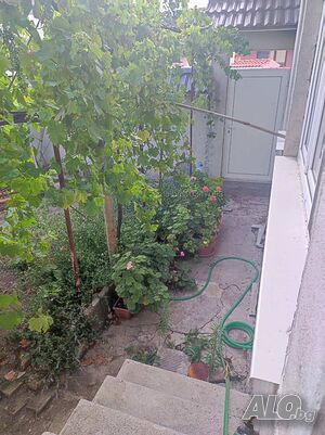 Просторна къща в кв. Ново село