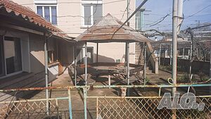 Къща с двор в село Роза