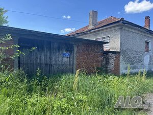 Къща с двор в село Бояджик