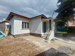 Топ локация! Къща с двор в кв. Аврен