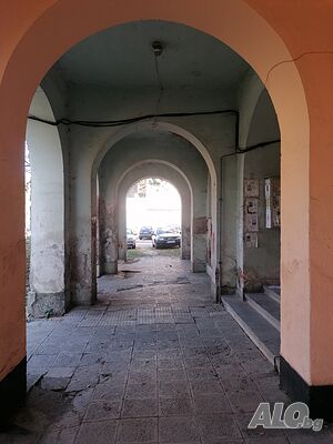 Отдава под наем помещение гр. Перник - Център