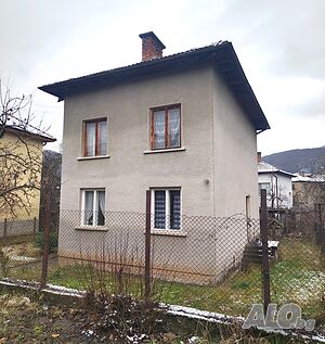 Продава къща гр. Земен