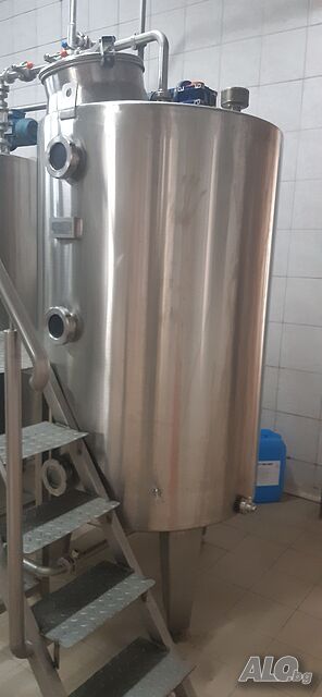 Продавам съд/цистерна/танк, заквасочник/неръждаем за мляко/вода/течности.
