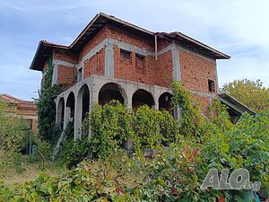 Продава, Къща, с. Виноградец, 250 кв.м., двор 650 кв.м., груб строеж, ток, вода, 100 000 Е