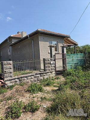 Къща в центъра на с. Васил Левски обл. Търговище Едноетажна къща 131 кв.м РЗП 2295 кв.м двор | Къщи, Вили | С. Васил Левски Търговище