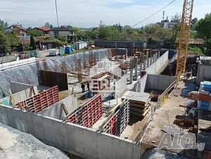 ЕРА Фаворит продава тристаен апартамент с просторен двор в новострояща се сграда в Банкя