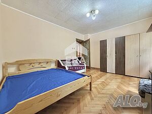 Южна гарсониера със зелени гледки срещу Западен парк