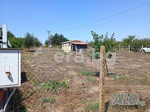 Урегулиран поземлен имот с постойка във вилната зона на с. Осеново