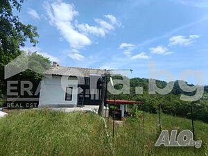 Триетажна вила във вилната зона на с. Осеново