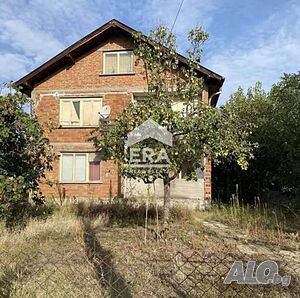 Двуетажна къща в село Ябълково
