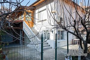 Обзаведена и уютна двуетажна къща в кв. ”Овчарски”!