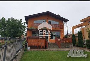 Двуетажна къща в сърцето на Кенана