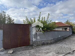 Двуетажна къща в село Бодрово