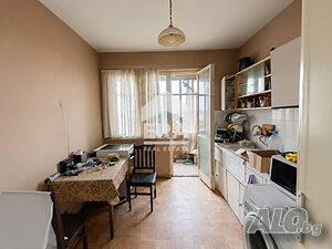 Тристаен апартамент в кв. Дружба 1