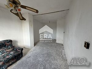 САМО В ЕРА ИМОТИ ХАСКОВО! Просторен етаж от къща с двор и обособена лятна кухня
