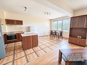Просторен тристаен апартамент в центъра на гр. Хасково