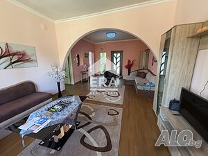 Етаж от къща за продажба в кв. Училищни, Хасково - със собствен двор и самостоятелен вход