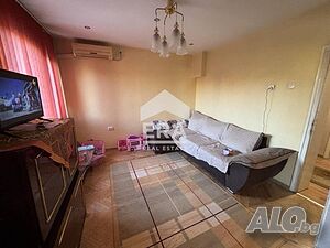 Два етажа от жилищна кооперация в кв. ”Училищни”