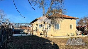 ЕРА ИмотиТе предлага за продажба Eдноетажна тухлена къща в с. Камбурово, обл. Търговище.