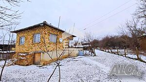 ЕКСКЛУЗИВНО! ЕРА ИмотиТе представя за продажба масивна Къща с допълнителни постройки в центъра на се..
