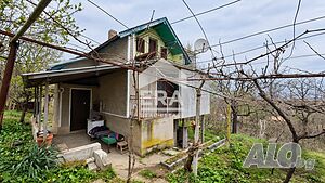 ЕРА ИмотиТе предлага за продажба Двуетажна тухлена Вила, със стопанска сграда, вилна зона Кованлъка,..