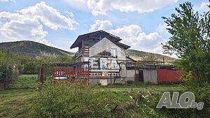 ЕРА ИмотиТе предлага ЕКСКЛУЗИВНО за продажба Двуетажна тухлена Вила, със стопанска сграда, вилна зон..