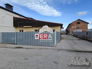 Сграда с разработен бизнес в гр. Банско