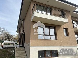 Двуетажна газифицирана къща със сутерен и таван за продажба с Акт 16, на 150 м. от бул. ”Трети март”..