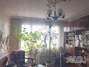 Тристаен апартамент за ремонт за продажба в район Младост I, Варна