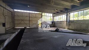 Ексклузивен бизнес имот за продажба с лице на асфалтов път в централната част на град Девня, обл. Ва..