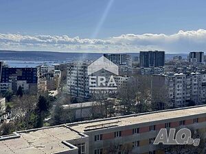 Четиристаен апартамент за ремонт за продажба в квартал Чайка, Варна.